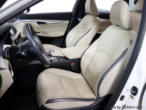 Used 2019 INFINITI QX50 Essential w/ Premium Heat Package image 11