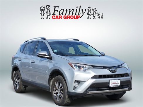 Used 2018 Toyota RAV4 XLE image 2
