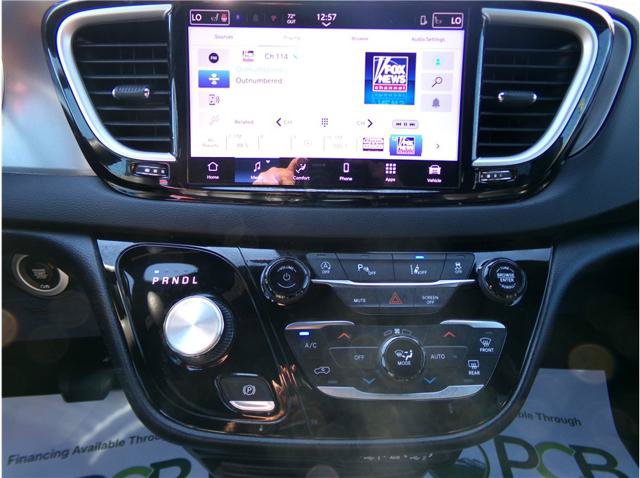 Used 2025 Chrysler Pacifica Select FWD image 7