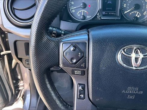 Used 2017 Toyota Tacoma TRD Off-Road image 12