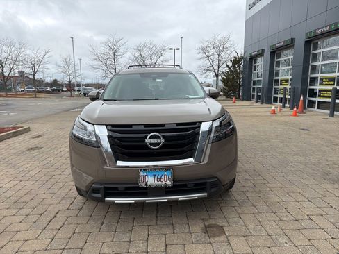 Certified 2024 Nissan Pathfinder Platinum image 2
