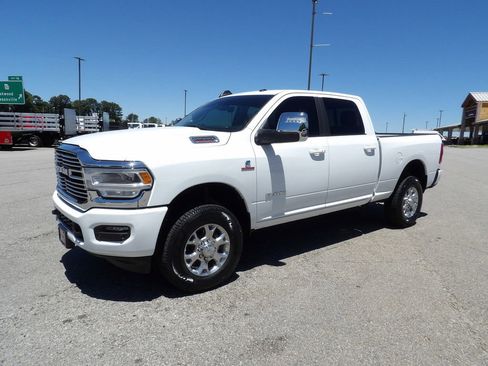 Used 2024 RAM 2500 Laramie w/ Safety Group AWD/4WD image 3