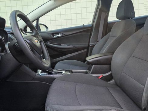 Used 2017 Chevrolet Cruze LT FWD image 12