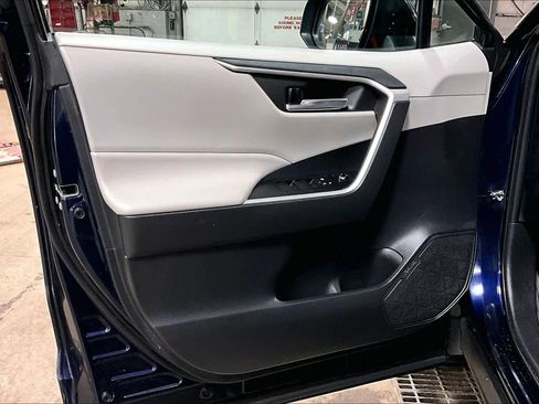 Used 2020 Toyota RAV4 XLE w/ Convenience Package image 21