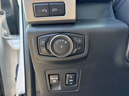 Used 2018 Ford F150 Platinum w/ Equipment Group 701A Luxury image 12