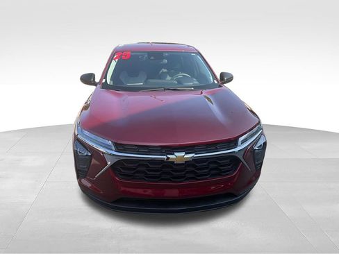 Used 2025 Chevrolet Trax LS w/ Driver Confidence Package FWD image 8