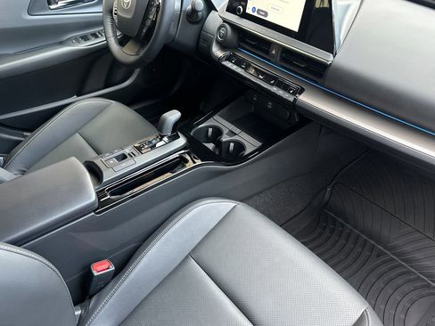 Used 2026 Toyota Prius XLE image 19