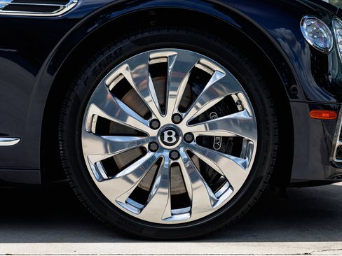 Certified 2024 Bentley Flying Spur V8 image 16