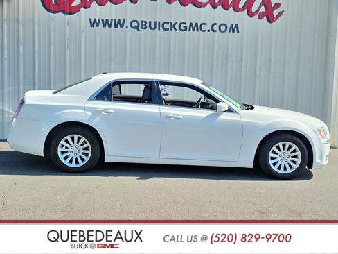 Used 2014 Chrysler 300 RWD image 8