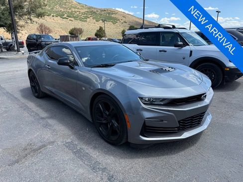 Used 2020 Chevrolet Camaro SS RWD image 3
