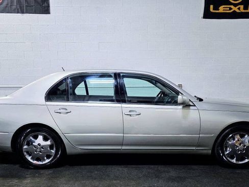 Used 2002 Lexus LS 430 RWD image 2