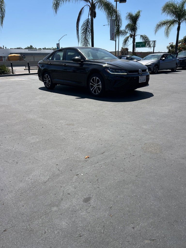 Used 2025 Volkswagen Jetta Sport FWD image 5
