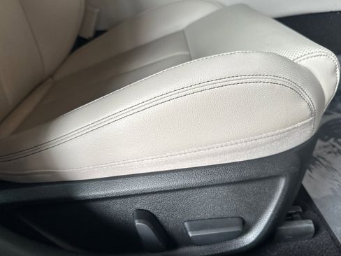 Used 2023 Genesis G70 2.0T image 22