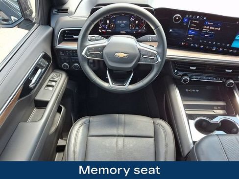 Used 2025 Chevrolet Tahoe High Country AWD/4WD image 3
