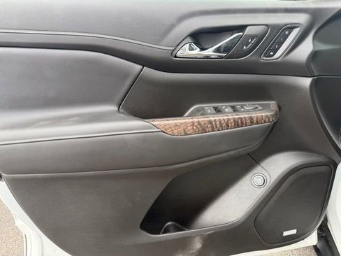Used 2023 GMC Acadia Denali image 10