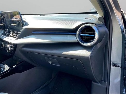 Used 2025 Chevrolet Trax LT w/ Driver Confidence Package FWD image 16
