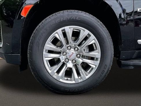 Used 2024 GMC Yukon XL Denali AWD/4WD image 8