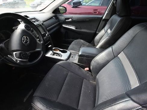 Used 2014 Toyota Camry SE FWD image 4