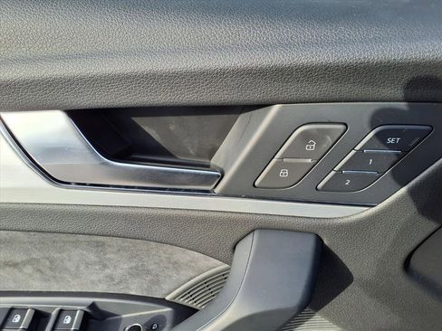Used 2023 Audi Q5 e Premium Plus w/ Premium Plus Package image 11
