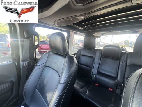 Used 2024 Jeep Wrangler Unlimited Sahara w/ Technology Group AWD/4WD image 12