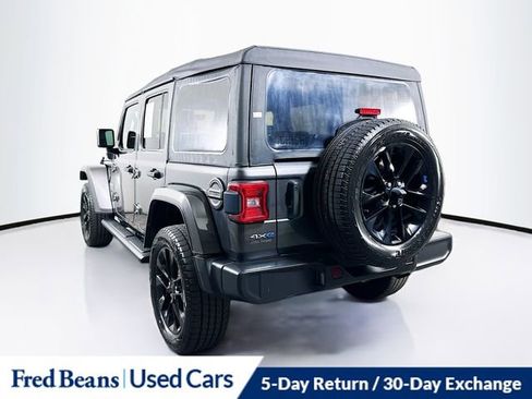 Used 2022 Jeep Wrangler Unlimited Sahara w/ Cold Weather Group AWD/4WD image 5
