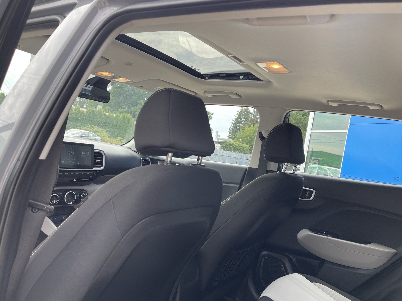 Used 2023 Hyundai Venue SEL FWD image 16