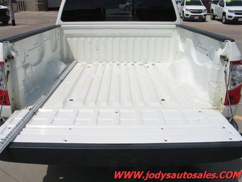 Used 2024 Nissan Titan SV AWD/4WD image 31