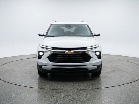 Used 2025 Chevrolet TrailBlazer LT w/ Driver Confidence Package image 2