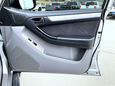 Used 2004 Toyota 4Runner SR5 image 17