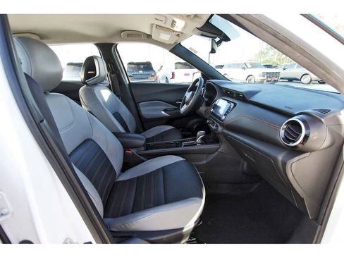 Used 2023 Nissan Kicks SR w/ SR Premium Package image 27