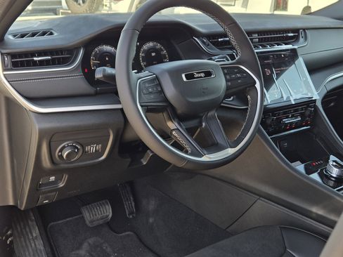 New 2025 Jeep Grand Cherokee L Altitude image 15