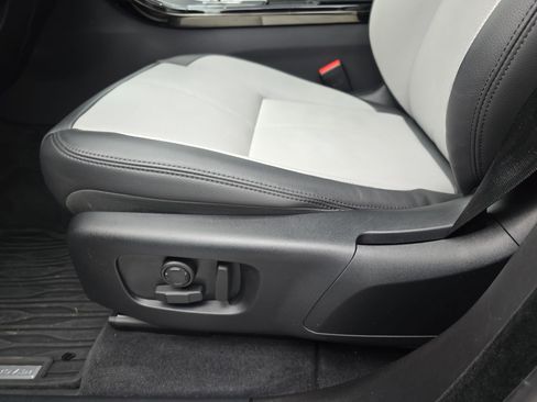 Used 2025 Land Rover Range Rover Velar Dynamic SE image 27