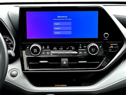 New 2025 Toyota Highlander XLE image 30