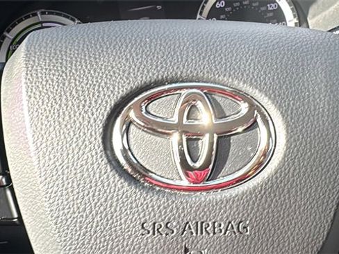 Used 2021 Toyota Highlander LE image 18