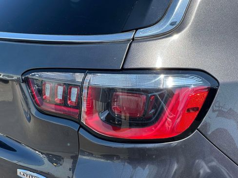 Used 2018 Jeep Compass Latitude w/ Popular Equipment Group AWD/4WD image 10