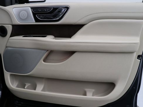 Used 2021 Lincoln Navigator Reserve w/ Luxury Package image 39