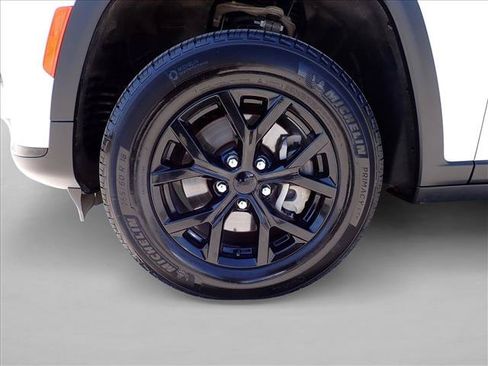Used 2024 Jeep Grand Cherokee L Laredo AWD/4WD image 7