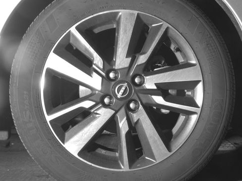 Used 2025 Nissan Versa SV image 13