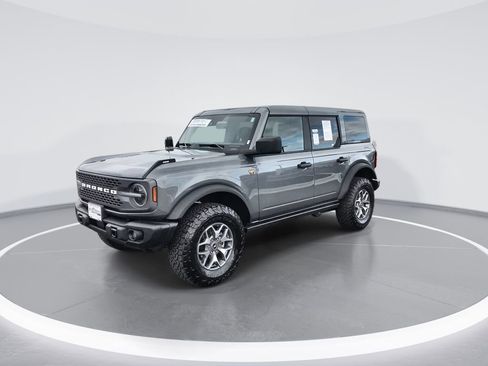 Used 2025 Ford Bronco Badlands image 4