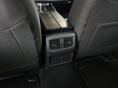 Used 2023 Nissan Rogue SV FWD image 13