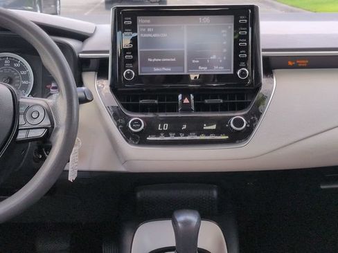 Used 2020 Toyota Corolla LE FWD image 17