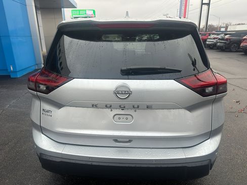 Used 2024 Nissan Rogue SV w/ SV Premium Package image 5