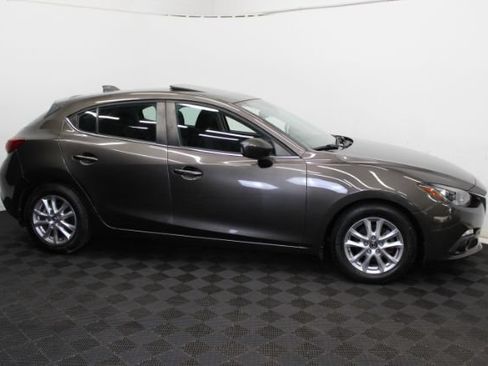 Used 2015 MAZDA MAZDA3 i Touring w/ Technology Package FWD image 4