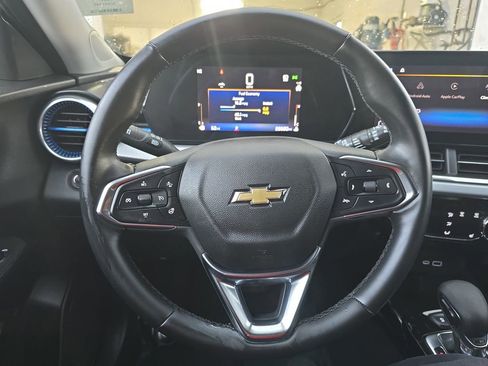 Used 2025 Chevrolet Trax LT w/ Driver Confidence Package image 18