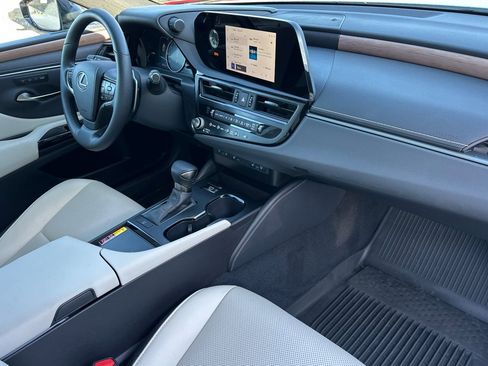 Used 2025 Lexus ES 350 w/ Premium Package FWD image 12