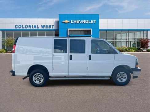 Used 2024 GMC Savana 2500 w/ Driver Convenience Package RWD image 5