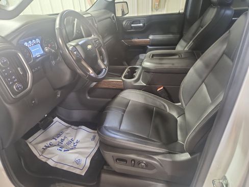 Used 2021 Chevrolet Silverado 1500 High Country w/ Technology Package image 12