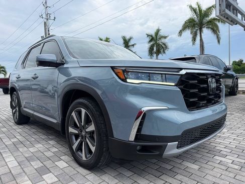 Used 2025 Honda Pilot Touring image 1