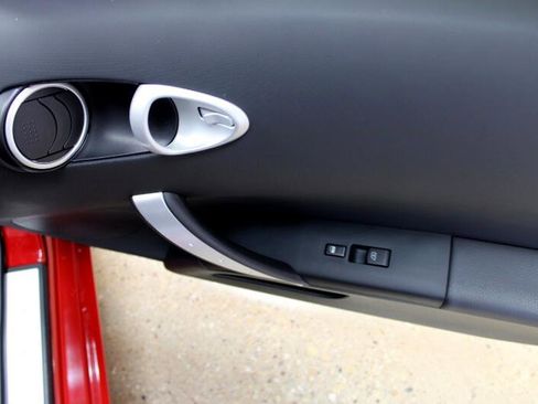 Used 2004 Nissan 350Z Touring w/ Cargo Convenience Pkg image 32