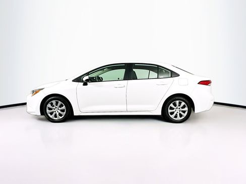Used 2025 Toyota Corolla LE image 4